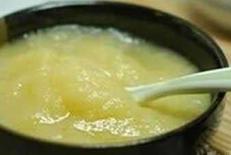 月(yuè)嫂:苹(píng)果泥(ní)的功效与制作(图1)